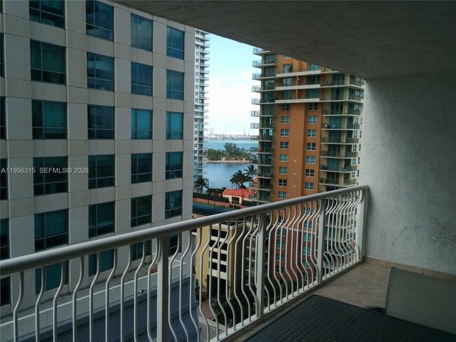 Building Photo - 1200 Brickell Bay Dr