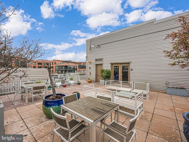 Building Photo - 440 L St NW
