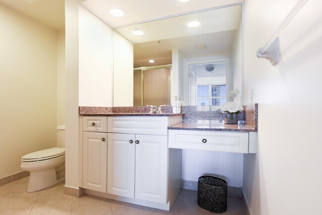 Building Photo - 347 N New River Dr E