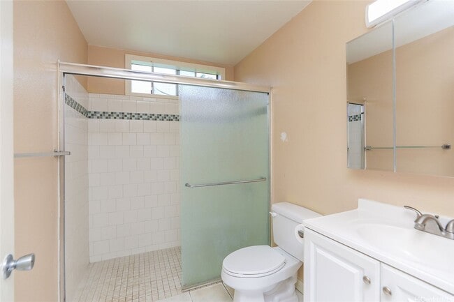 Building Photo - Lovely 2 bedroom 1 bath, with 1 open parking
