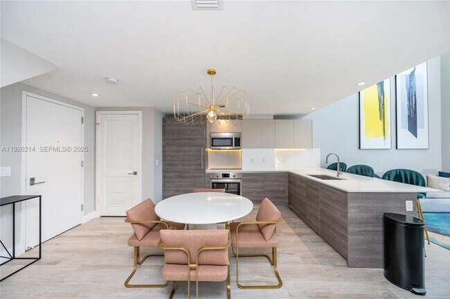 Building Photo - 121 NE 34th St