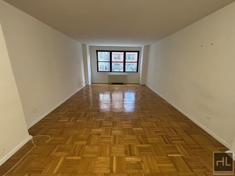 Building Photo - 5 AVENUE