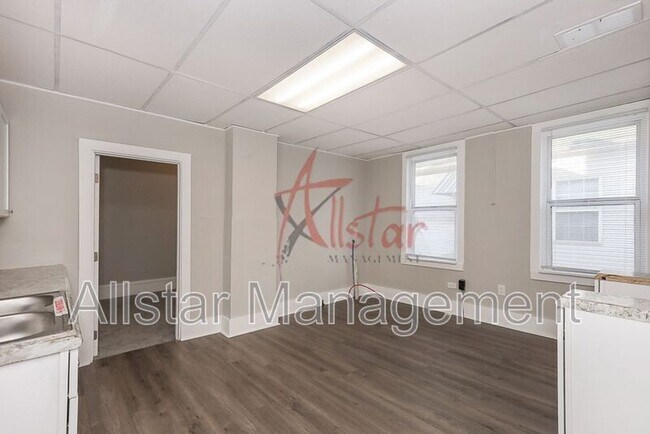 Building Photo - 3235 Erin Ave