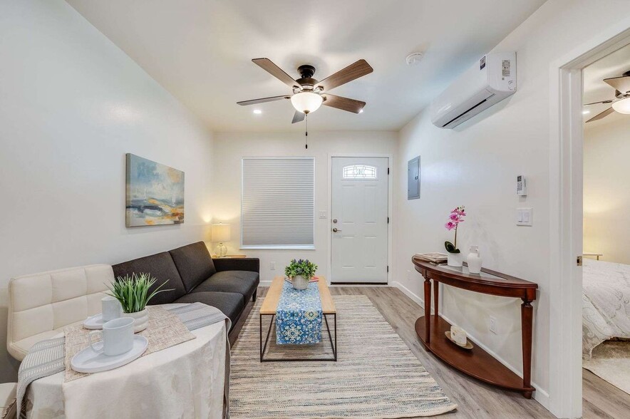 Building Photo - 1902 E Chevy Chase Dr