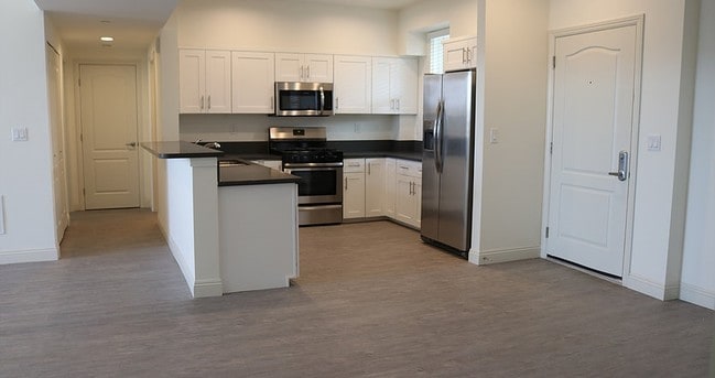 Interior Photo - Bellaire Crest