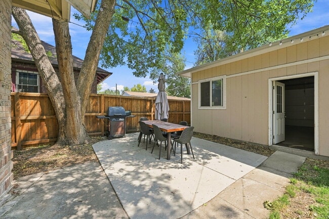 Building Photo - $3,195.95-  3 Bed, 2 Bath Home in Denver with Private Outdoor Area!