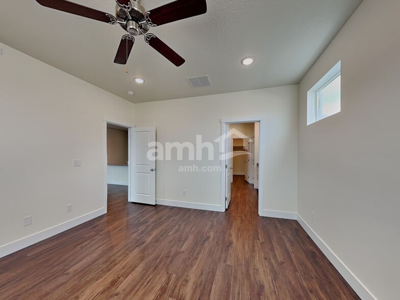 Building Photo - 2990 N Vigo Ave