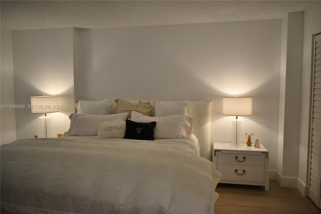 Building Photo - 1865 S Ocean Dr