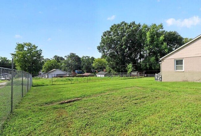 Building Photo - Charming 2BD/1BA Home Near Lakewood Park!