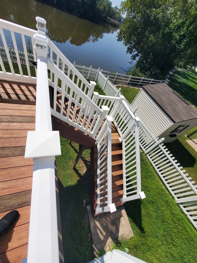 Building Photo - Waterfront! Spacious, updated, 4-bedroom &...