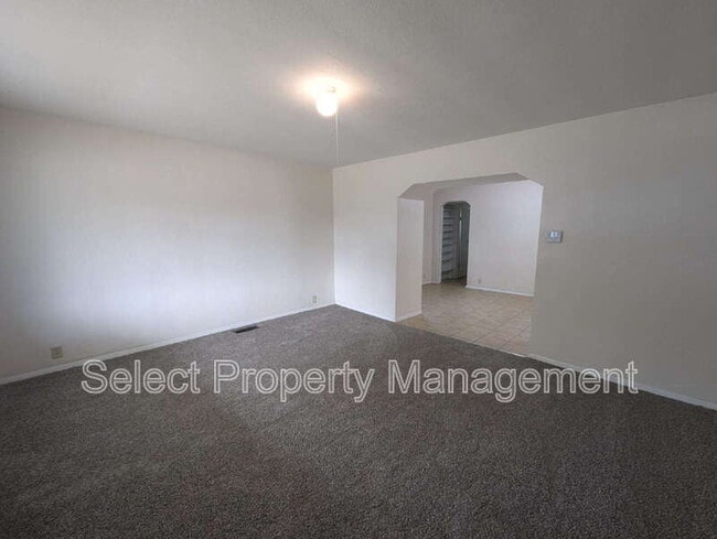 Building Photo - 122 W Creighton Ave