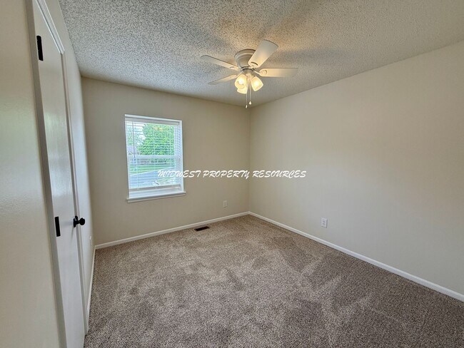 Building Photo - Amazing 3 Bedroom Home!