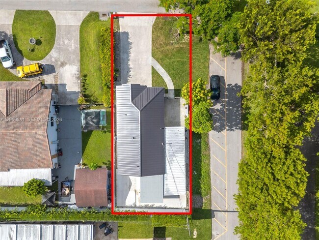 Building Photo - 9999 NW 25th Terrace