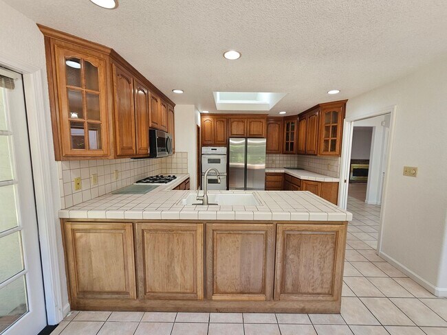Building Photo - REGAL 4 Bed/3 Bath Home in FREMONT