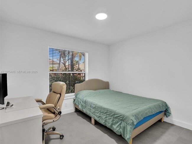 Building Photo - 4962 SW 32nd Way