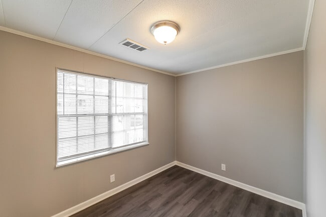 Building Photo - Welcome to Tuscaloosa!