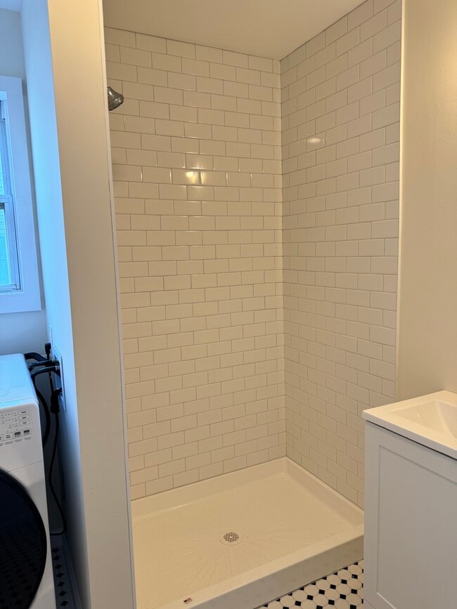 Building Photo - 220 Morton Rd