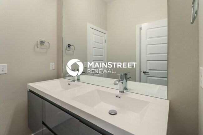 Building Photo - 3 Bedroom Pet-Friendly Home in Oklahoma City, OK with Main Street Renewal