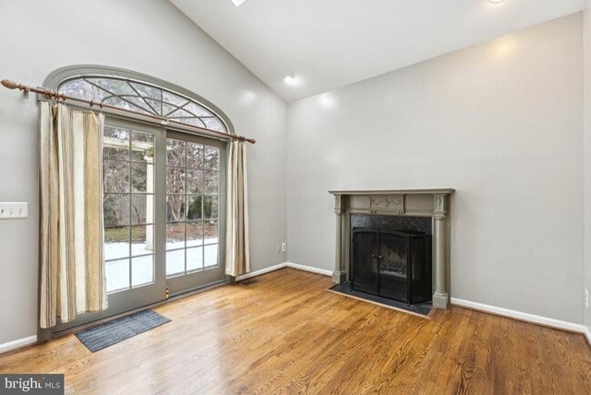 Building Photo - 14422 Coachway Dr