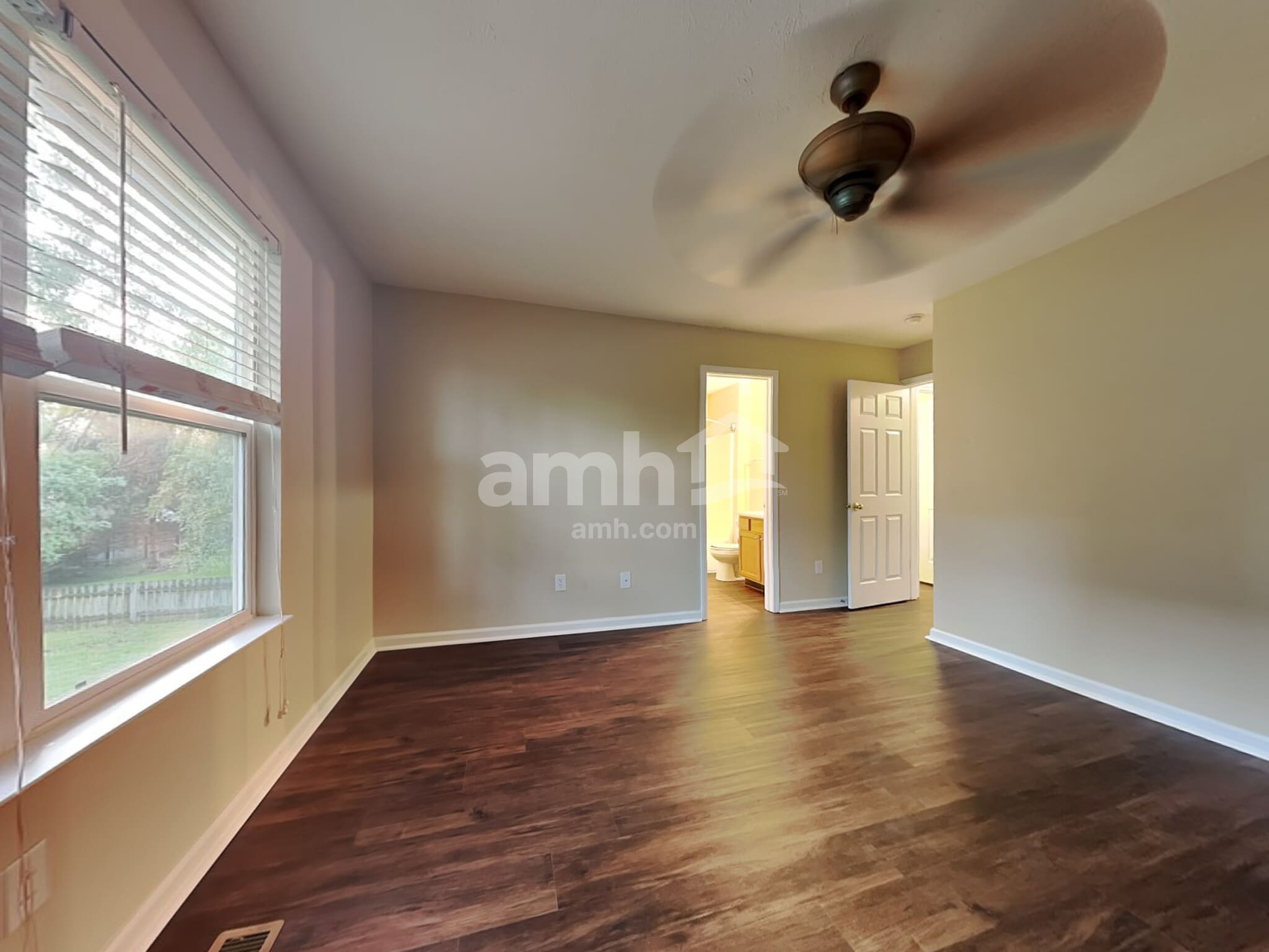 Building Photo - 10201 Stillwell Dr