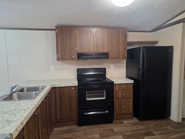 Building Photo - Cute, Clean & Affordable 3 Bed / 2 Bath Home in Central Bullhead City!
