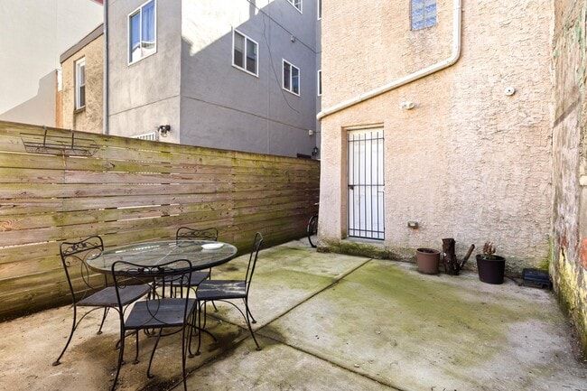 Building Photo - 1609 W Stiles St