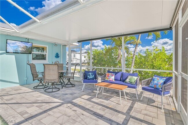Building Photo - 2868 Sanibel Blvd