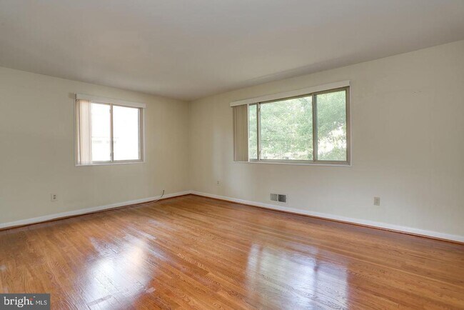 Building Photo - 4510 Washington Blvd