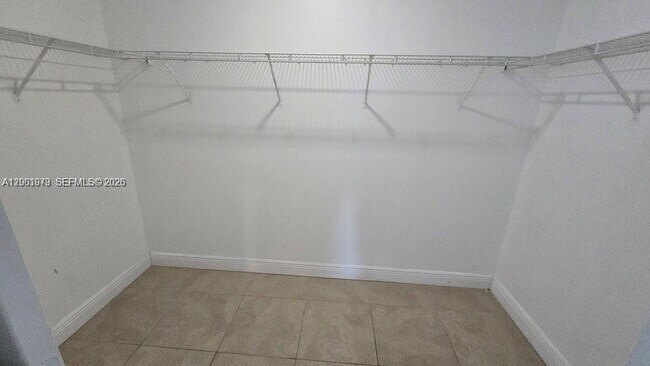 Building Photo - 1010 SW Dubuque Ave