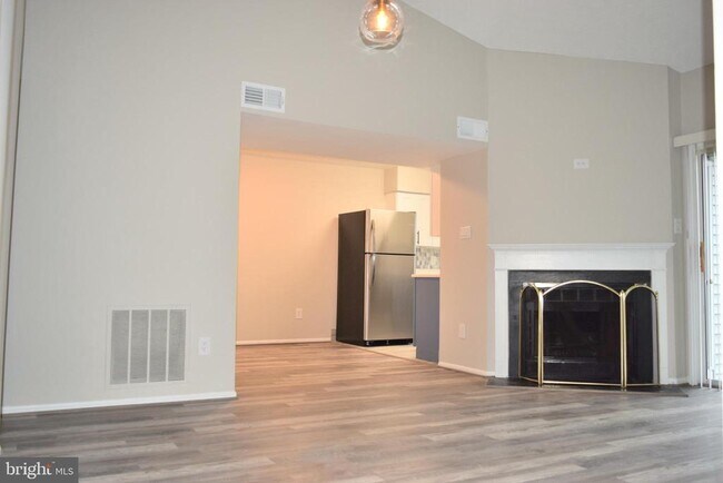 Building Photo - 12121 Chaucer Ln