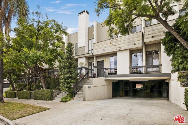 Building Photo - 1220 Manning Ave