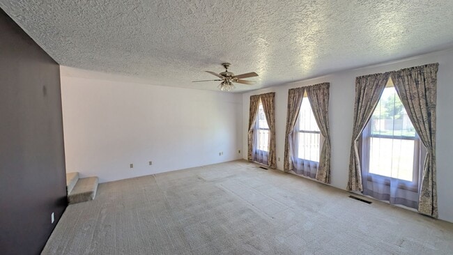 Building Photo - One level home with lots of character in Hillsboro.