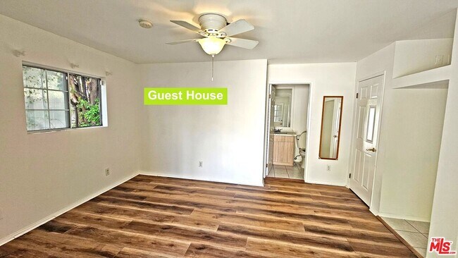 Building Photo - 132 S La Peer Dr