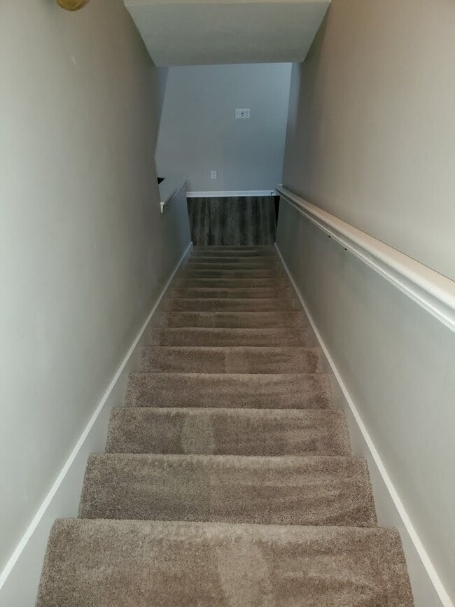 Building Photo - 905 SE 10th Ln