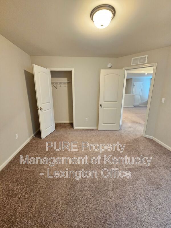 Building Photo - 121 Forester Ct