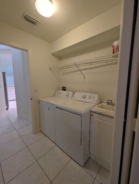 Building Photo - 2229 Heritage Greens Dr