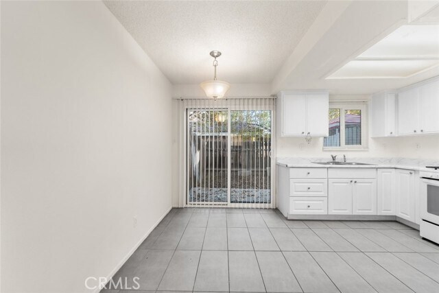 Building Photo - 324 E Ave Q7