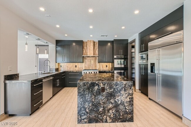 Building Photo - 729 Pinnacle Heights Ln