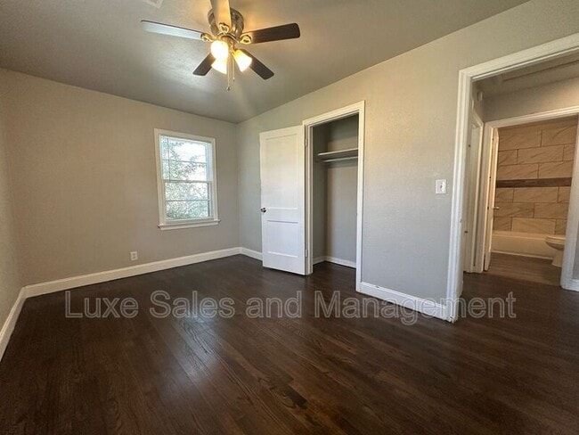 Building Photo - 406 Elm St