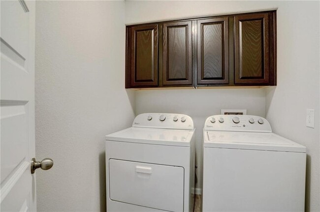 Building Photo - 5151 Scenic Lake Dr