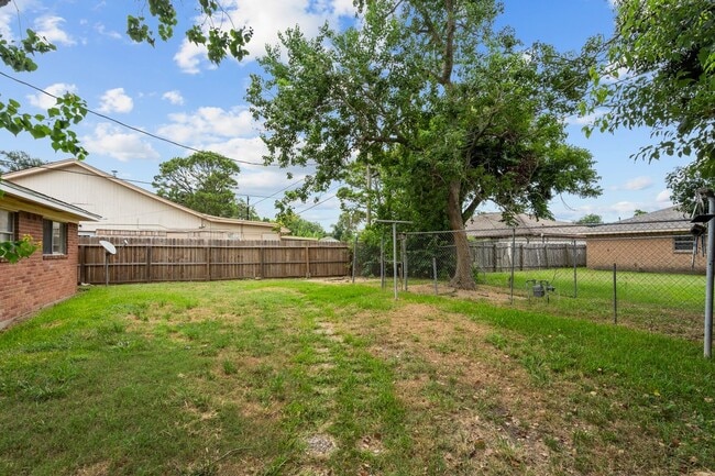 Building Photo - 7405 Carver Ave