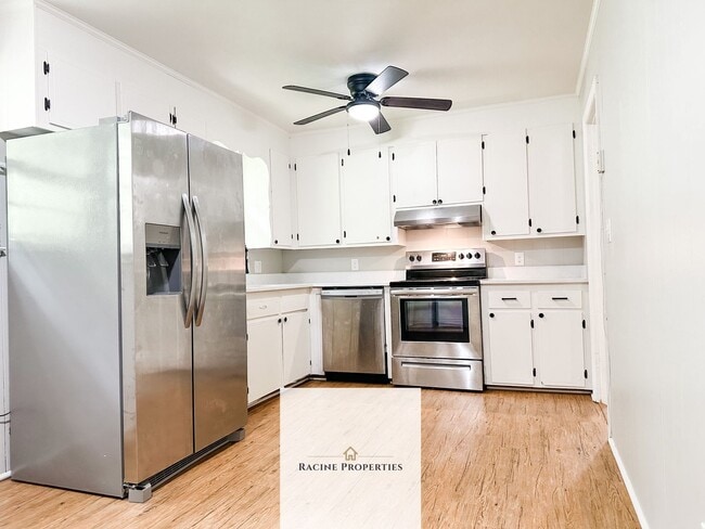 Building Photo - Charming Home in Laurens