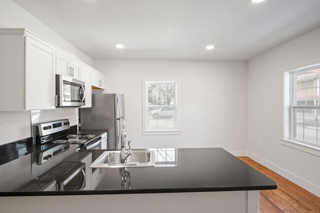 Building Photo - Graham Apartments
