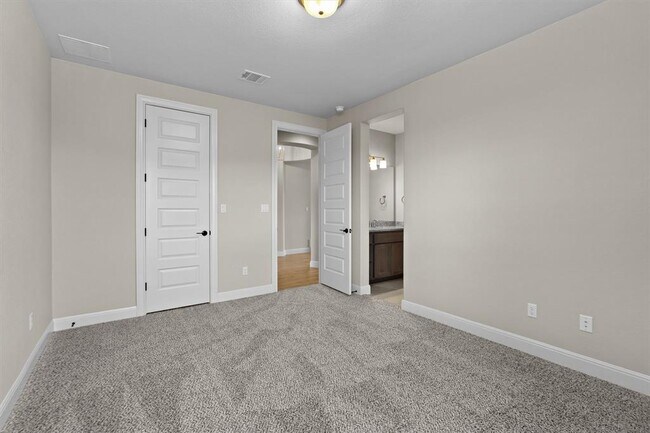 Building Photo - 305 Miranda Wy