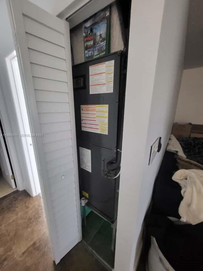 Building Photo - 1236 N Hiatus Rd