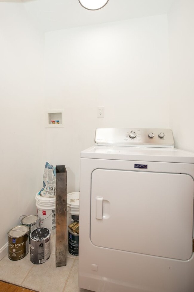 Building Photo - ? Remodeled Shivley 3 Bedroom, 1.5 Bathroom Home! ?