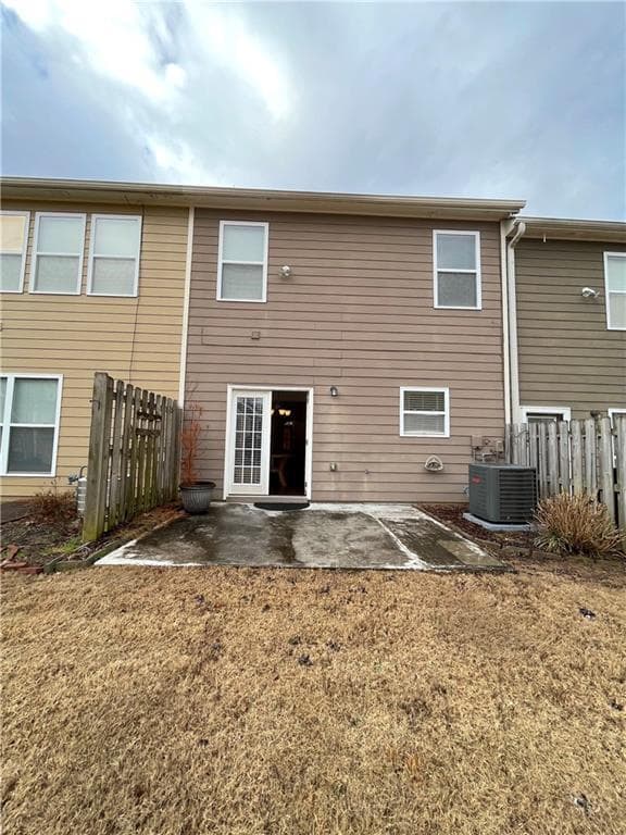 Building Photo - 2048 Lakeshore Overlook Dr