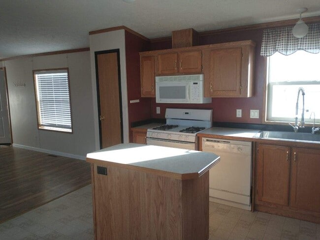 Building Photo - 5420 S View Rd