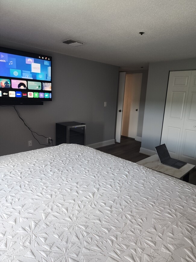 Building Photo - 200 Burkhall St