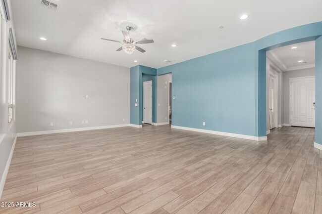 Building Photo - 17996 W Redwood Ln
